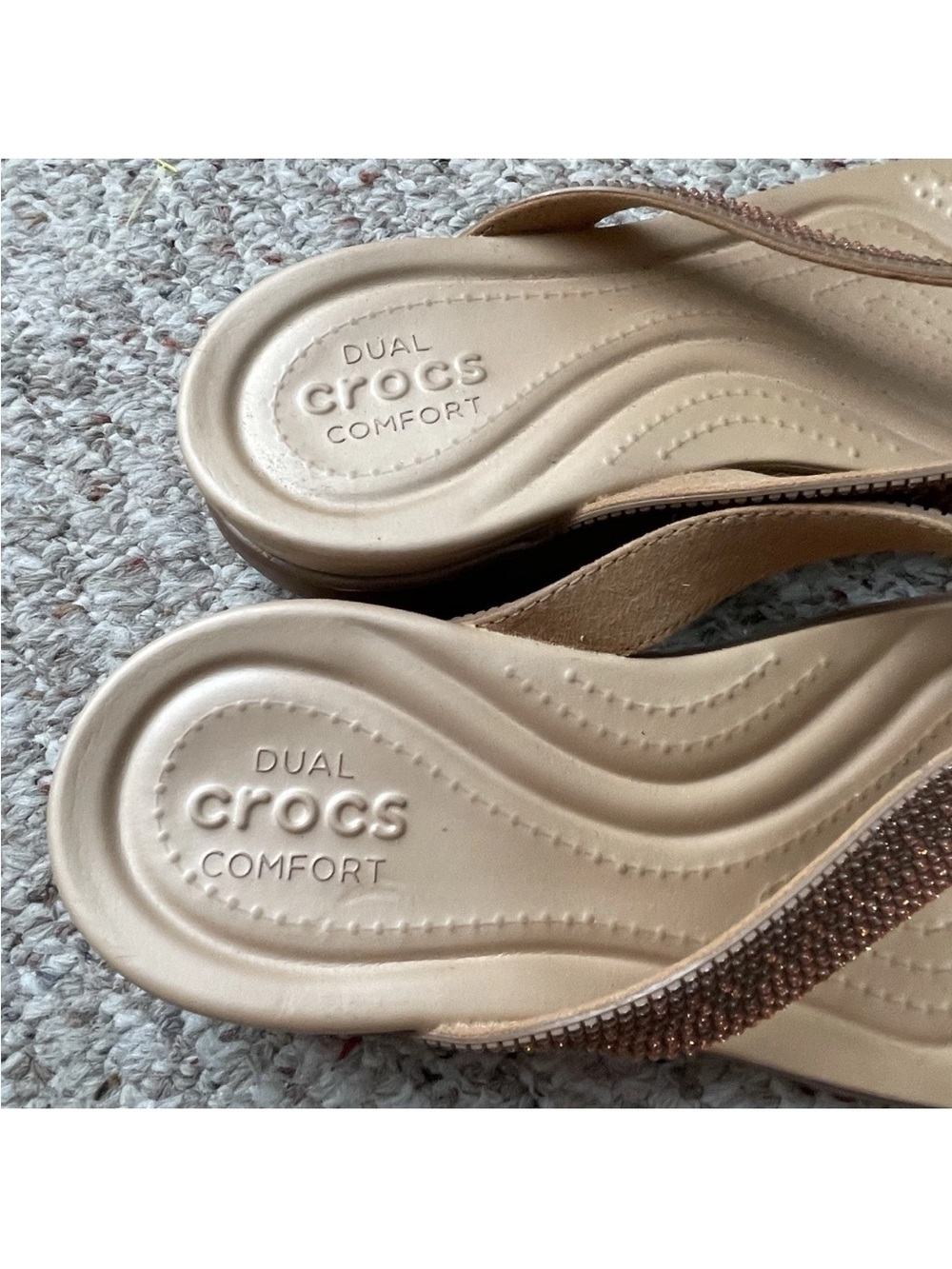 Crocs Capri Women's Size 11 Copper Studded Thong Flip Flops Sandals - Picture 2 of 4